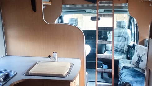 Fantastic, Family Sized Motorhome for Rent - 4 (6) berth