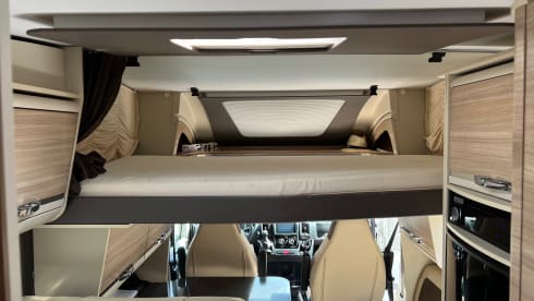 Adria 5 pers. for the family. or nice space for two