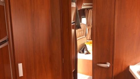 ELNA – Heerlijke comfortabele gezinscamper met aparte slaapkamer 
