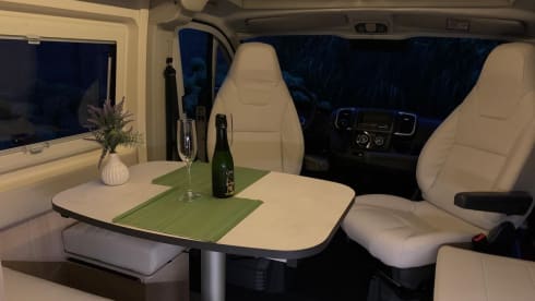 Fully Equipped Dreamer Five Camper – Sleeps 5 – Ideal for Road Trips
