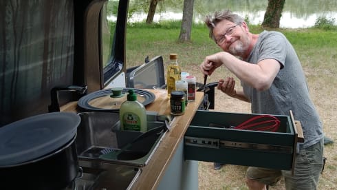 VW Bussy – Volkwagen T5 with outdoor kitchen