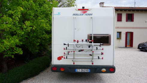 Rolly Roger – Family Camper 5-seater attic
