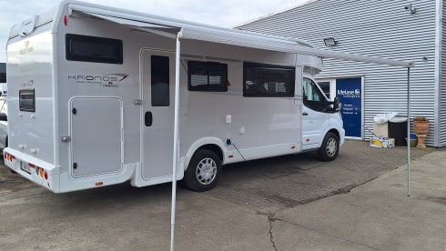 Spacious 4p camper RollerTeam Performance Plus 247 TL Ford