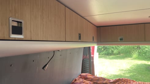 Little Red Devil  – 3p Peugeot bus uit 2020