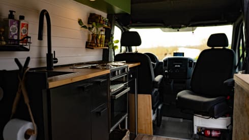 Gigi – 2p Mercedes Sprinter Off Grid (Bed 02m05!)