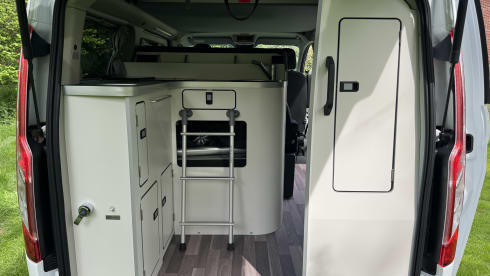 Henry – 4 berth Ford campervan 