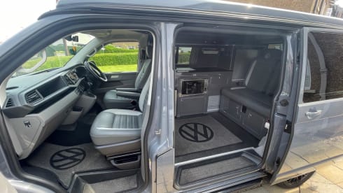 STEEVAN – 2021 Volkswagen campervan 