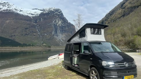 Bjørn – 4-person Volkswagen campervan from 2015