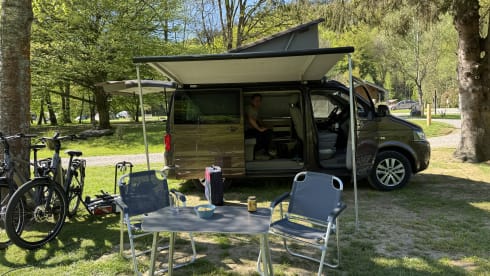 4p Volkswagen campervan uit 2014