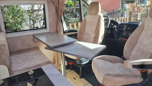 Ollie – 2p Peugeot bus from 2014