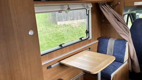 Memo – 6 person Carado alcove camper
