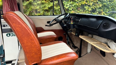 Billy – Volkswagen T2b Camper from 1978