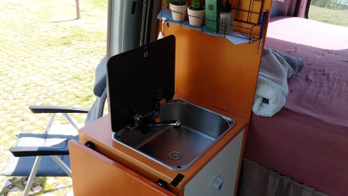 2-person Peugeot campervan from 1997