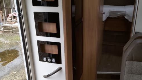 Camper 5 persoons, lengtebedden, airco, fietsendrager. – Wohnmobil 