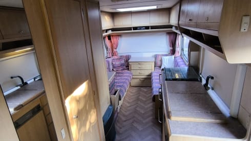 Zolu – Swift semi-integrale camper met 4 slaapplaatsen, gebouwd in 1998.