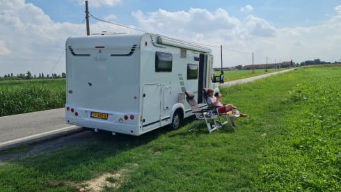 3p complete semi-integrated camper