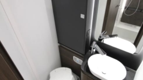 Compleet en zeer luxe uitgeruste 2 persoons (max 3) Adria Matrix Suprème 