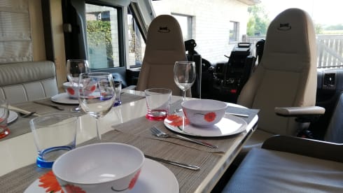 Luxurious family camper with a great sense of space and great travel comfort