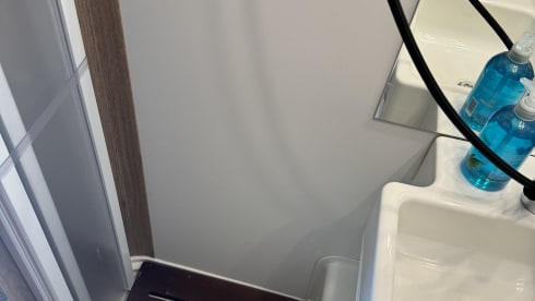 LEIA – Luxury 4 Berth Motorhome - Dog Friendly 