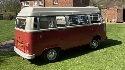 Roses – Vintage Devon 4 berth Volkswagen Camper 1981 - Relaxing Camping Classic 