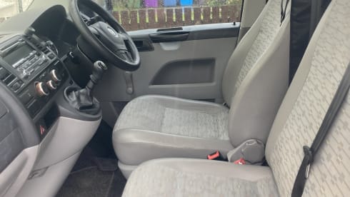 Elsie Girl – 2 berth VW semi high top campervan 