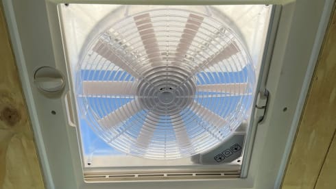 Bussie  – Atmospheric Sprinter bus - off grid