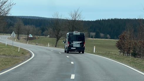 den DJ – Une fête partout - van pour 2