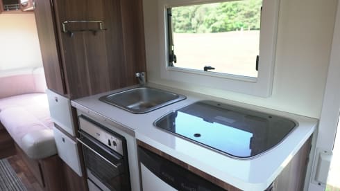 Roscoe – Luxury motorhome - sleeps 6 - Includes Insurance