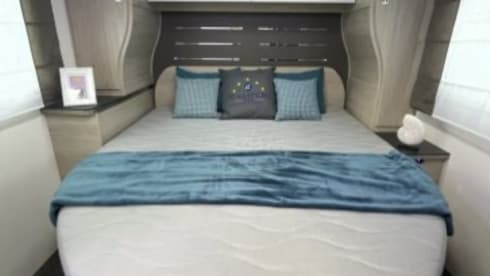 4p Challenger with queen-size bed, AIRCO and powerful 170 HP engine!