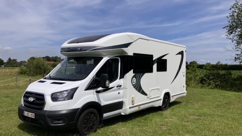 Luxus-Wohnmobil Chausson 720 – 6 Schlafplätze, Hubbett, Klimaanlage & Solaranlage