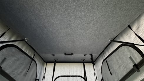 Dub Di – Adventure in Style – Two-Tone T6 VW Campervan, 2018 (Sleeps 4)