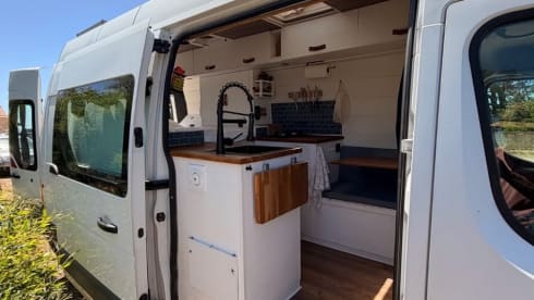 Mats – Renault Master L3H spacieux et autonome