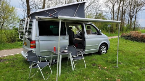 Silver – VW T5 for the ultimate road trip!