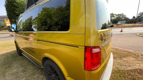 Goldie LONDON – RK69RPY - Adventure with Goldie, the 4 Berth Nomad Volkswagen, Romford