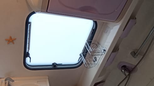 French bed, 130 hp, well-maintained, spacious