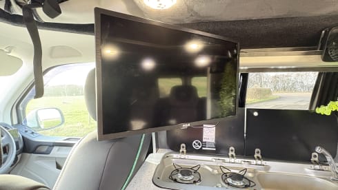 Roamin’ with Tina 💛 – 4 berth Volkswagen campervan from 2017