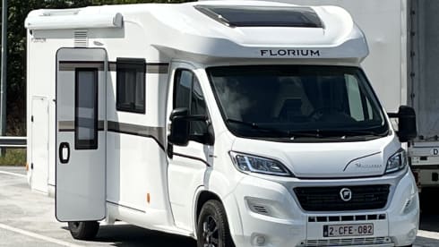 Florium – Luxury camper for 2 people (2020) from the Fleurette class segment!