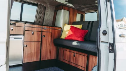 Barbarella – 4 Berth Cosy VW T5 Campervan 