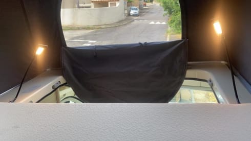 Dreamer – Dreamer D55 UP: pop-up roof, 4 beds, private bathroom and shower!