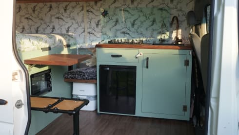 Horizon – Adventurous off-grid bus camper, fully equipped (length bed)