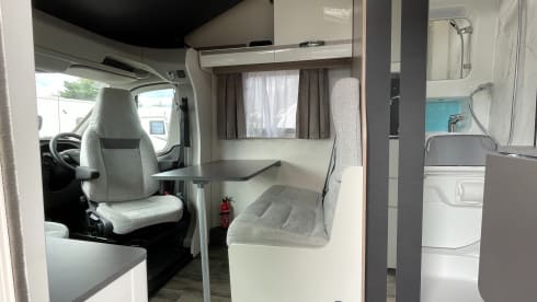 494 – Swift Voyager 494 Island Bed 2024