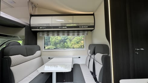 Rollerteam Zefiro 675 Auto, 5 Berth Family Motorhome