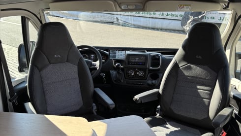 Adria Twin 640 SGX Sports AUTOMAAT