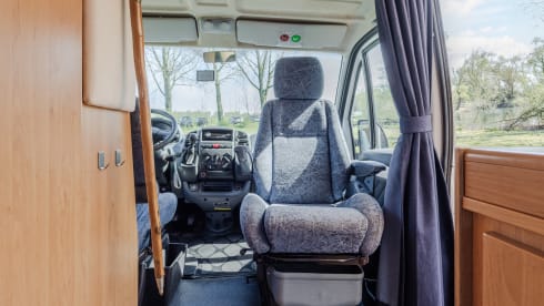 Vip camper loopt lekker met alles er op en aan makkelijk pakeren met een lengte van 5.40  – 2p Peugeot campervan from 2002