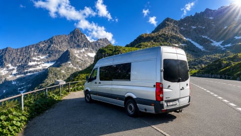Volkswagenbus met 2 slaapplaatsen uit 2014