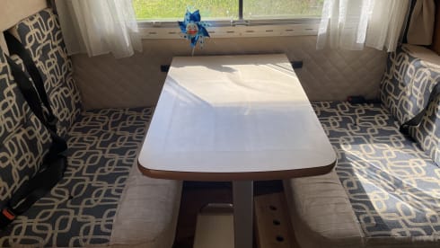 Camper spazioso e accessoriato per viaggi indimenticabili 