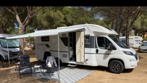 . – Luxury complete Adria semi-integrated camper
