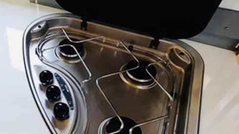 Alan – 6 berth Roller Team alcove from 2020