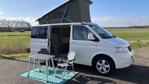 4-person Volkswagen California bus camper T5