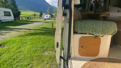 FORDJE Vintage – Ford Vintage, bus camper with interior made of wood